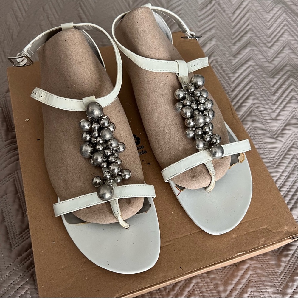 me too Sandals - SIZE 9.5